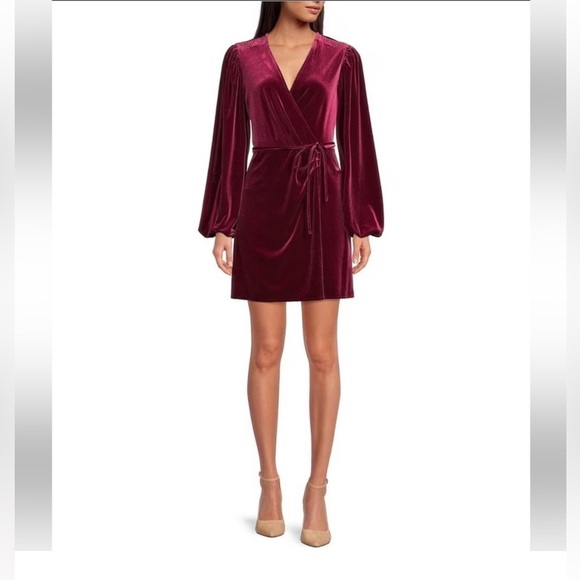 🆕Gianni Bini “Leighton” Velvet Wrap Dress - Picture 2 of 4